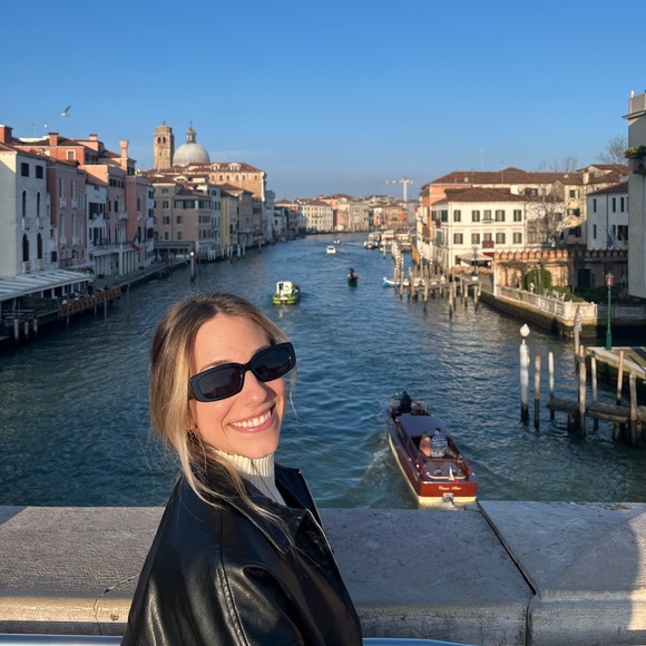 Meet Your Posher, Alexa - Picture 3 of 3